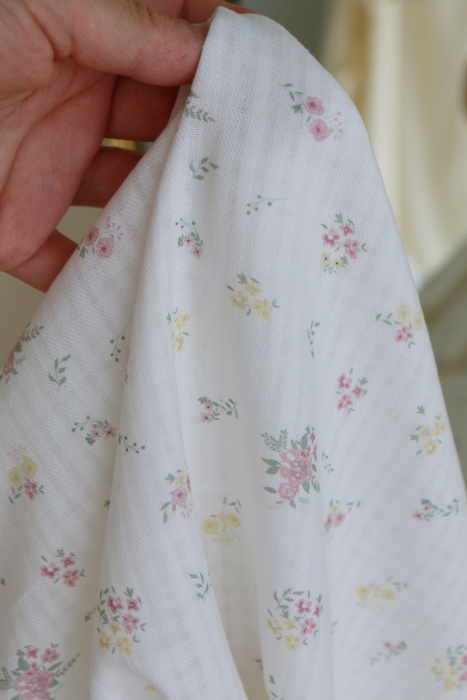 Morgane - Seersucker / Coton gaufré doux fleuri parme