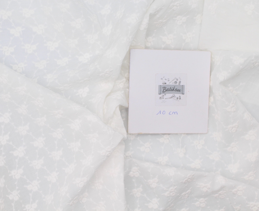 Broderie anglaise coton coloris ivoire