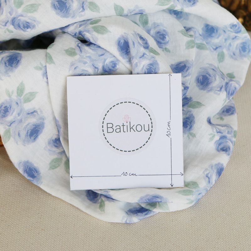 Assia - Double gaze de coton motif exclusif fond blanc cassé aquarelle bleu