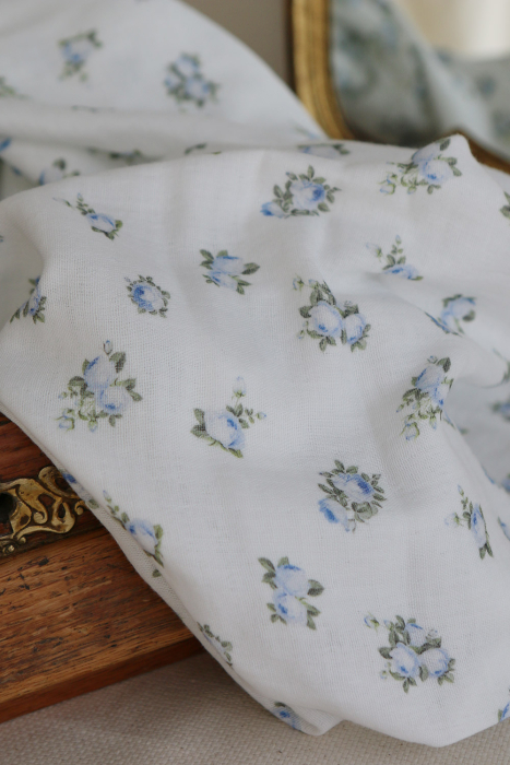 Rosabella - Double gaze de coton BIO blanc motif fleuri bleu