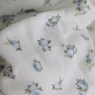 Rosabella - Double gaze de coton BIO blanc motif fleuri bleu