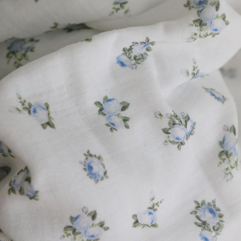 Rosabella - Double gaze de coton BIO blanc motif fleuri bleu