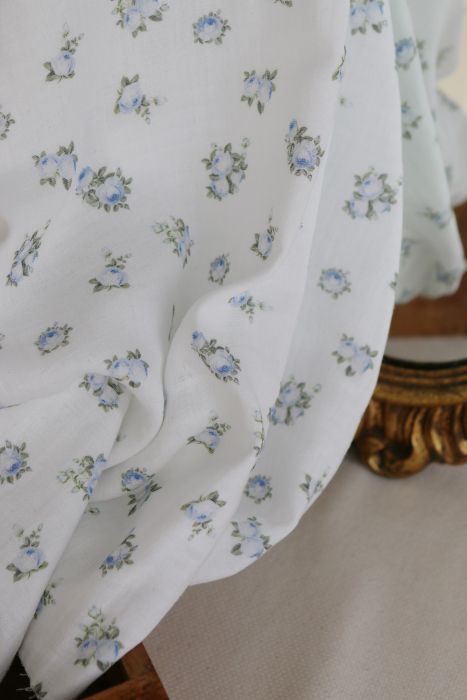 Rosabella - Double gaze de coton BIO blanc motif fleuri bleu