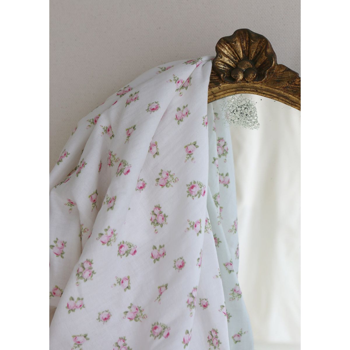 Rosabella - Double gaze de coton BIO blanc motif fleuri rose Rosabella - Double gaze de coton BIO blanc motif fleuri rose