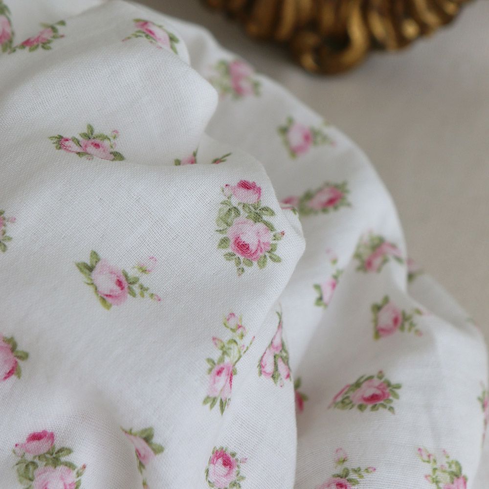 Rosabella - Double gaze de coton BIO blanc motif fleuri rose