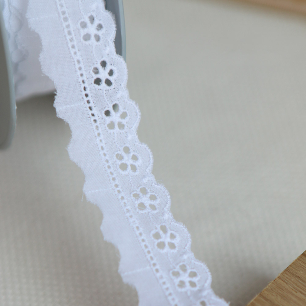 Galon coton broderie blanc15mm x1m