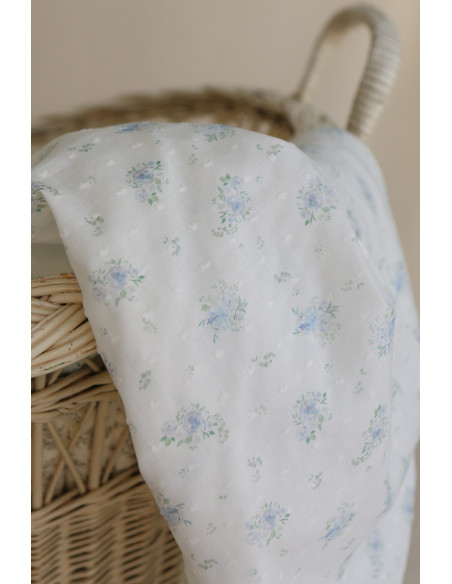 Maggie - Plumetis coton BIO fond blanc motif fleuri bleu