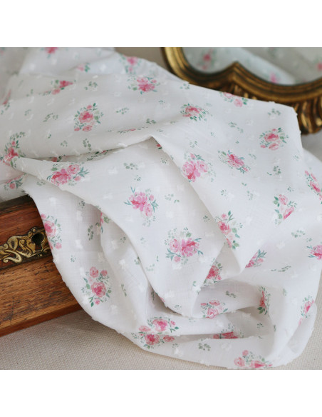 Maggie - Plumetis coton BIO fond blanc motif fleuri rose