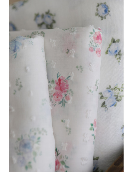 Maggie - Plumetis coton BIO fond blanc motif fleuri rose
