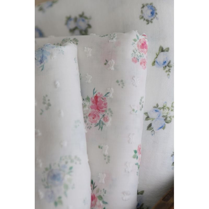 Maggie - Plumetis coton BIO fond blanc motif fleuri rose