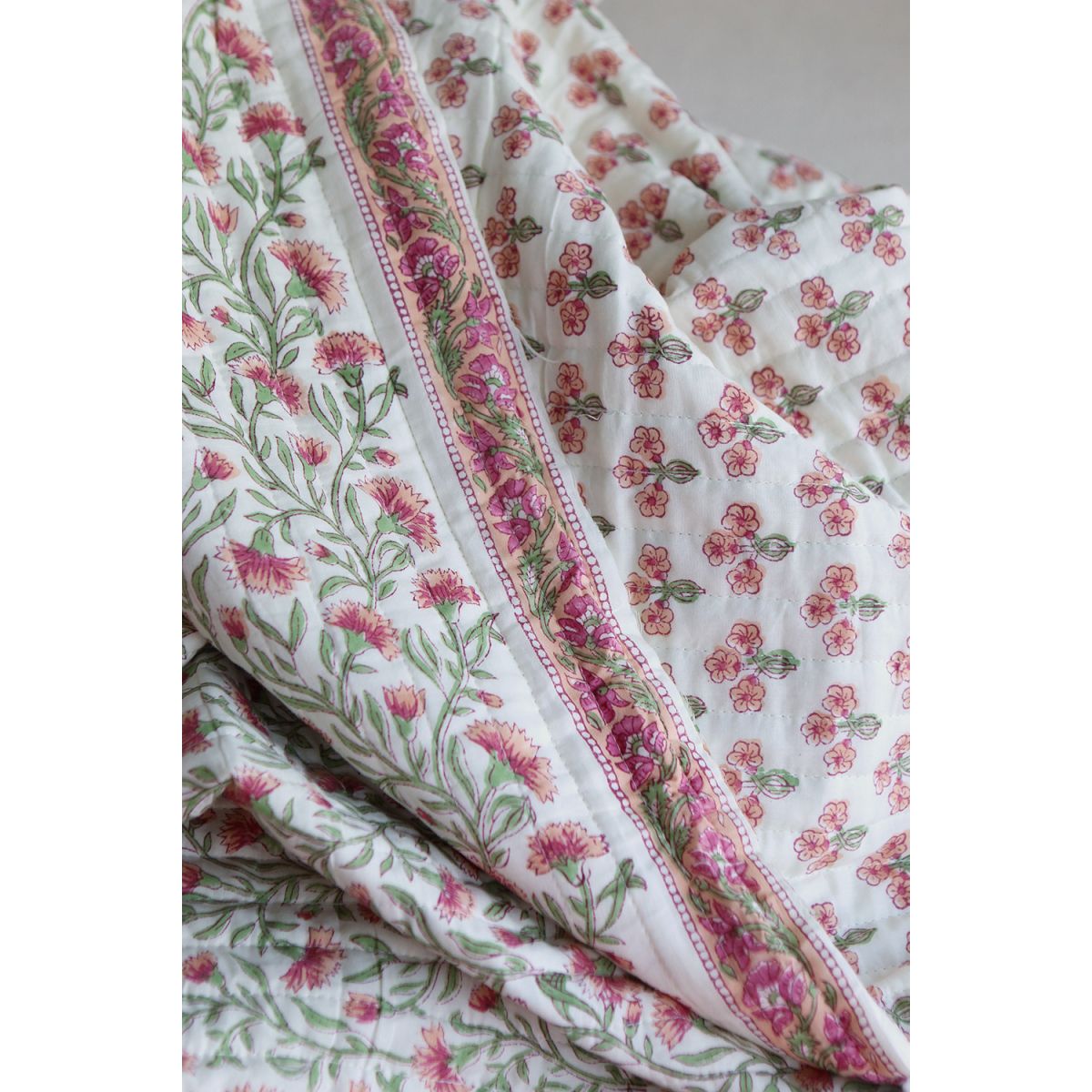 Jasmin - Tissu indien matelassé double face coton hand block largeur 100cm Jasmin - Tissu indien matelassé double face coton hand block largeur 100cm
