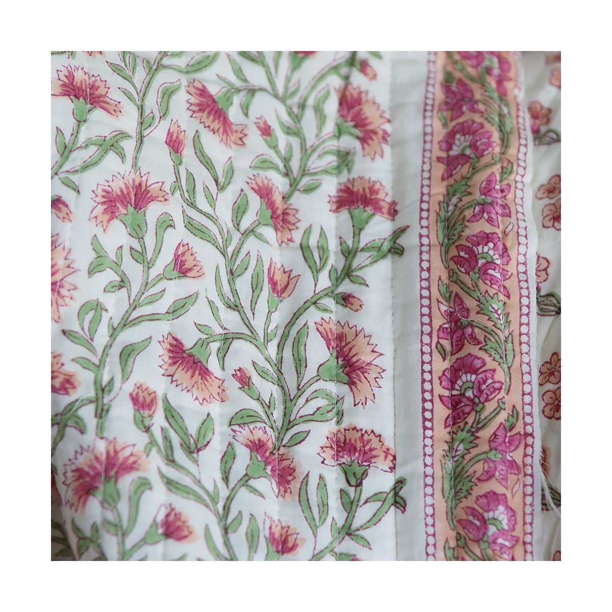 Jasmin - Tissu indien matelassé double face coton hand block largeur 100cm Jasmin - Tissu indien matelassé double face coton hand block largeur 100cm