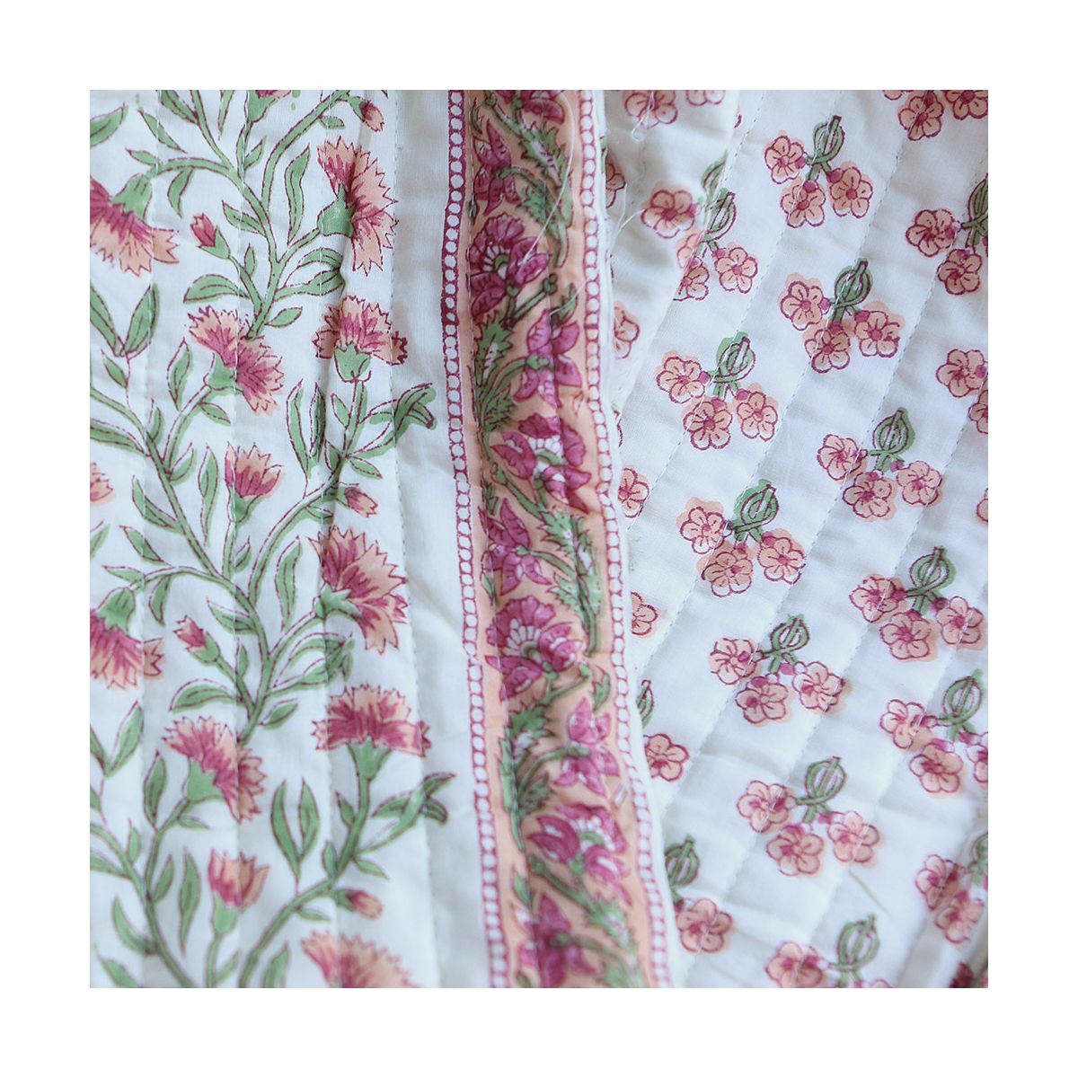Jasmin - Tissu indien matelassé double face coton hand block largeur 100cm Jasmin - Tissu indien matelassé double face coton hand block largeur 100cm