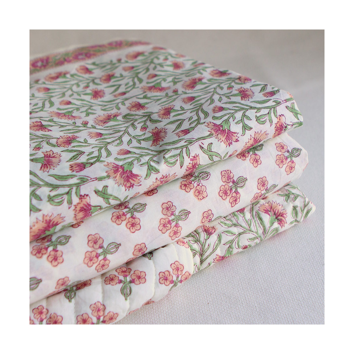 Jasmin - Tissu indien matelassé double face coton hand block largeur 100cm Jasmin - Tissu indien matelassé double face coton hand block largeur 100cm