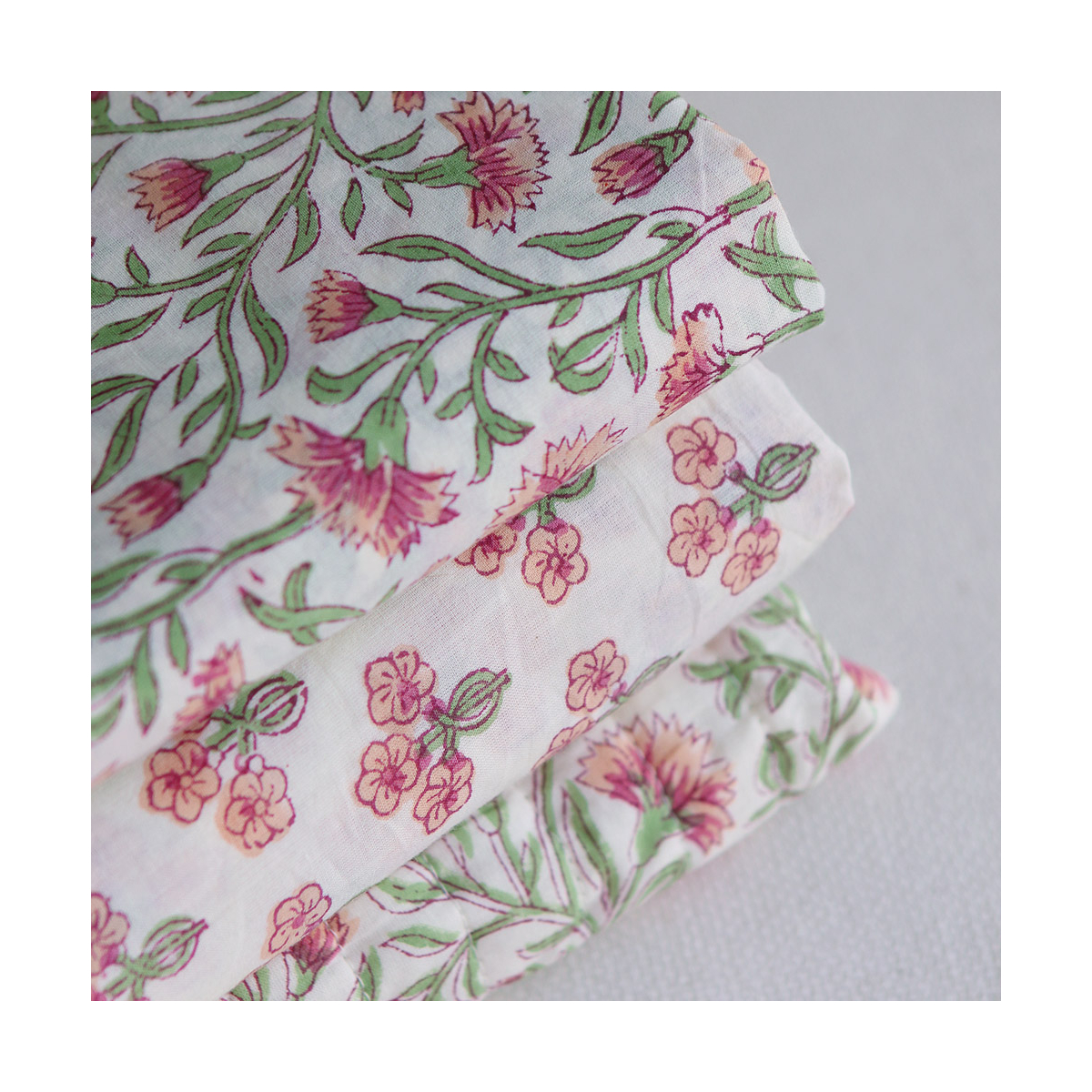 Jasmin - Tissu indien matelassé double face coton hand block largeur 100cm Jasmin - Tissu indien matelassé double face coton hand block largeur 100cm