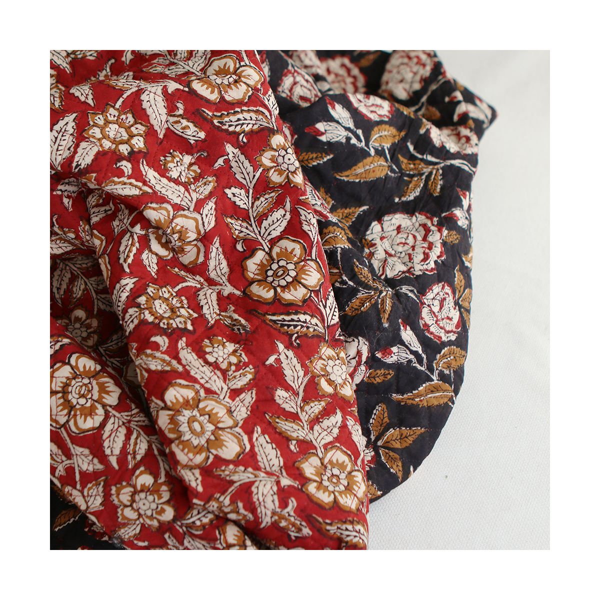 Laïli - Tissu indien matelassé double face coton hand block largeur 100cm Laïli - Tissu indien matelassé double face coton hand block largeur 100cm