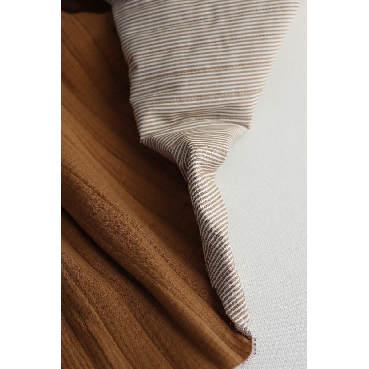 Country - Tissu matelassé double face havane / rayures ocre