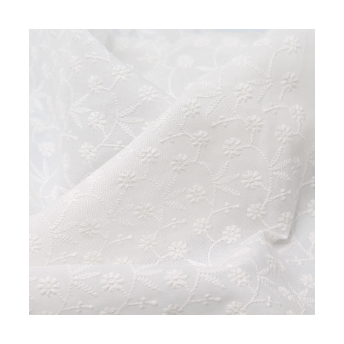Broderie anglaise coton coloris ivoire Broderie anglaise coton coloris ivoire