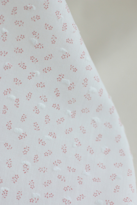 Anaelle - Plumetis de coton blanc imprimé fleuri vieux rose