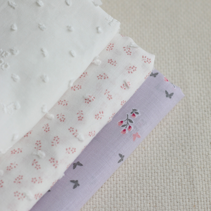 Anaelle - Plumetis de coton blanc imprimé fleuri vieux rose