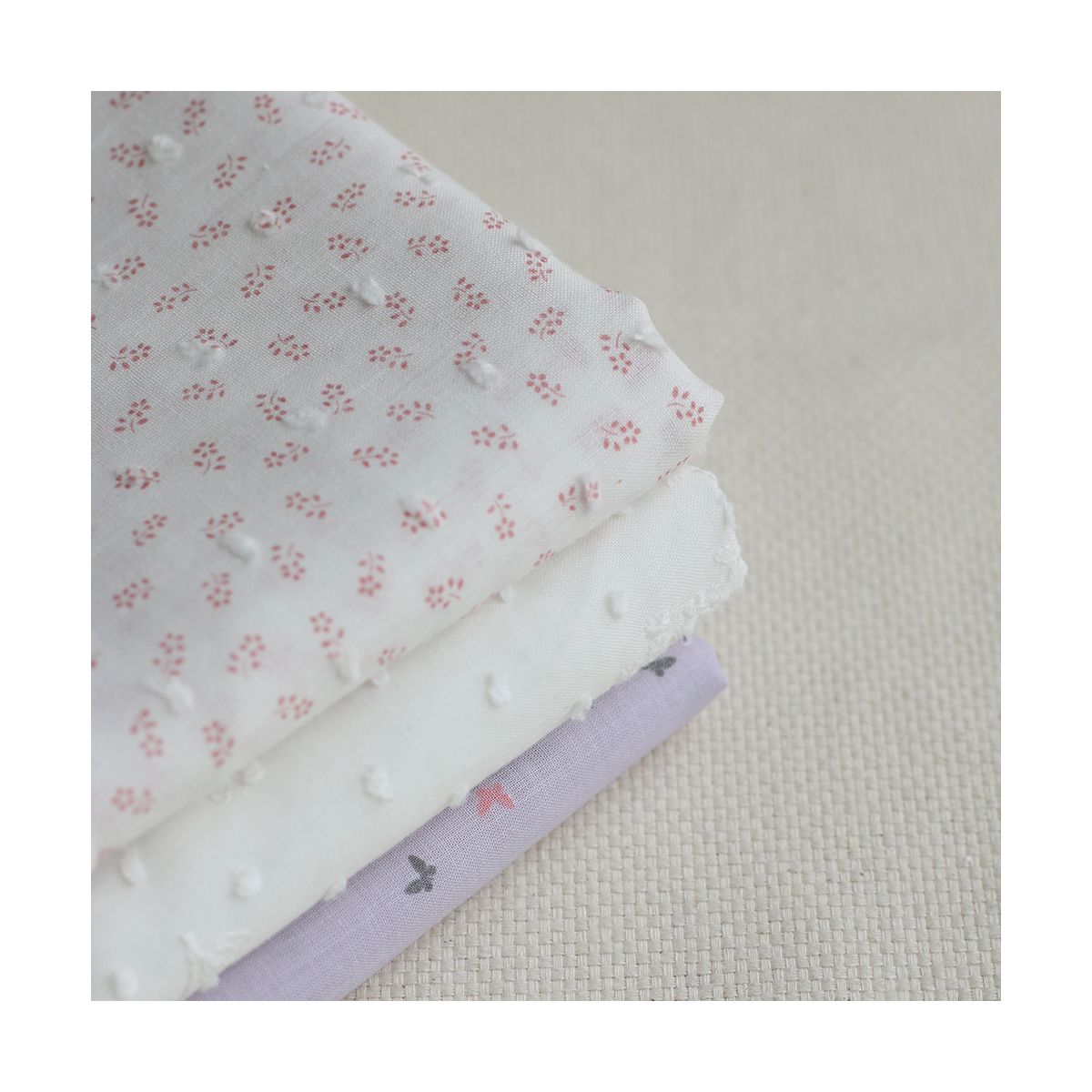 Anaelle - Plumetis de coton blanc imprimé fleuri vieux rose