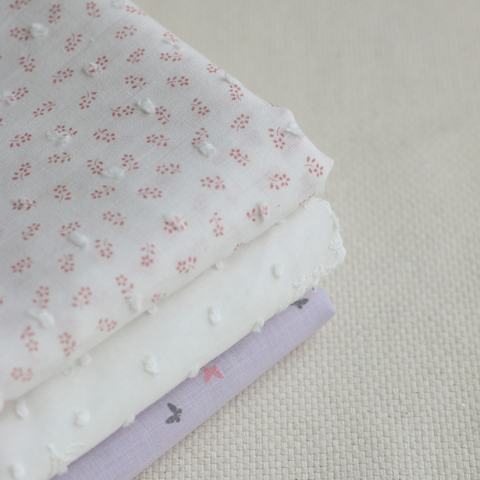 Anaelle - Plumetis de coton blanc imprimé fleuri vieux rose