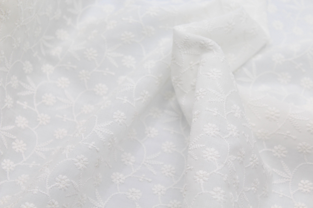 Broderie anglaise coton coloris ivoire