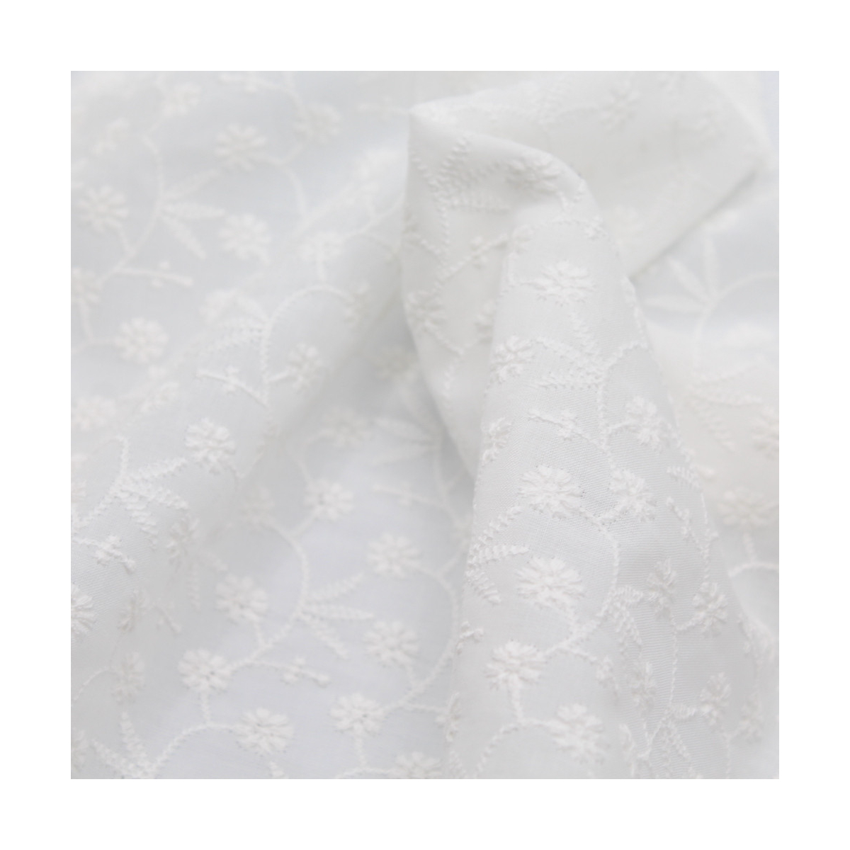 Broderie anglaise coton coloris ivoire Broderie anglaise coton coloris ivoire