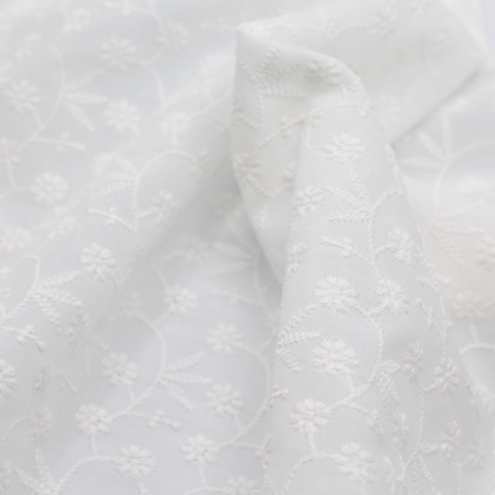 Broderie anglaise coton coloris ivoire