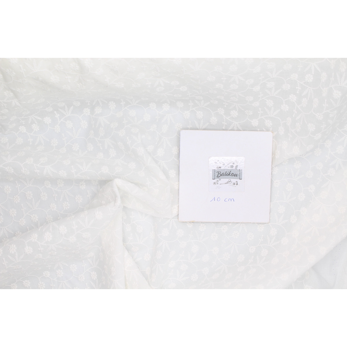 Broderie anglaise coton coloris ivoire Broderie anglaise coton coloris ivoire
