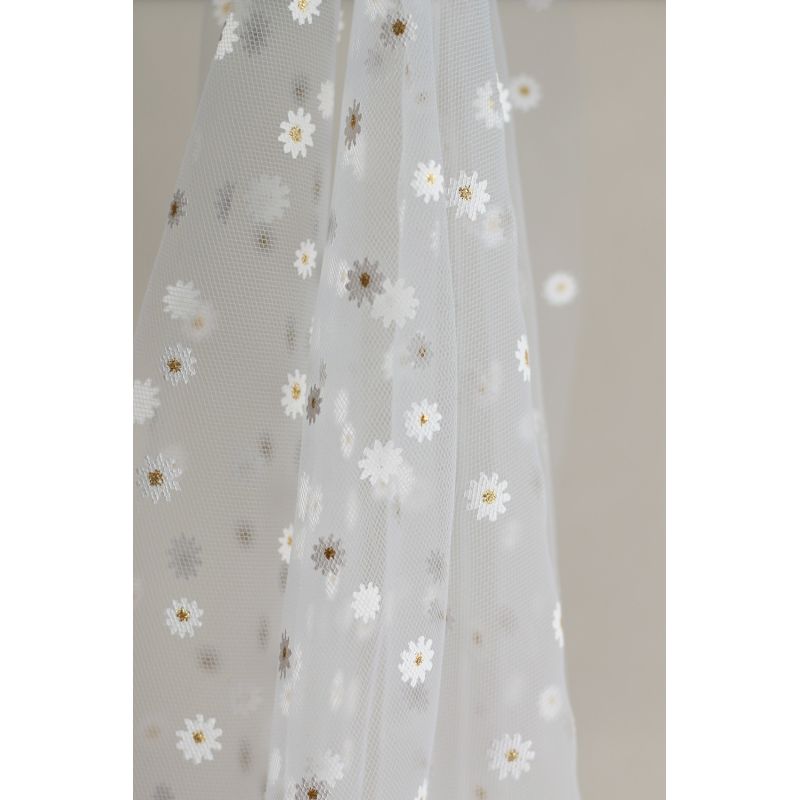 Tulle blanc petites marguerites dorées