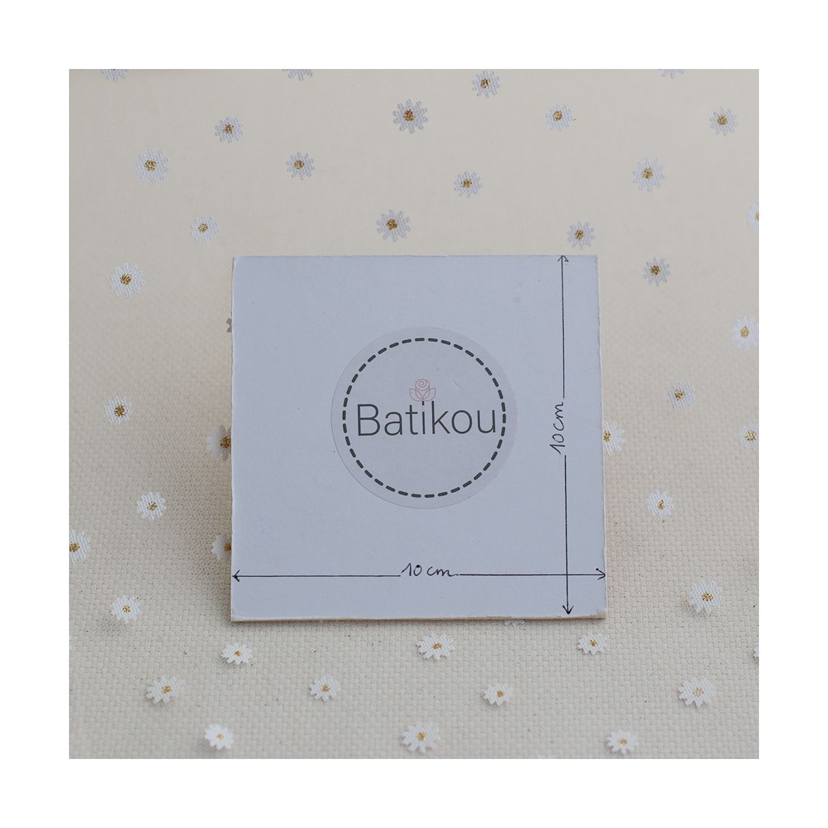 Tulle blanc petites marguerites dorées