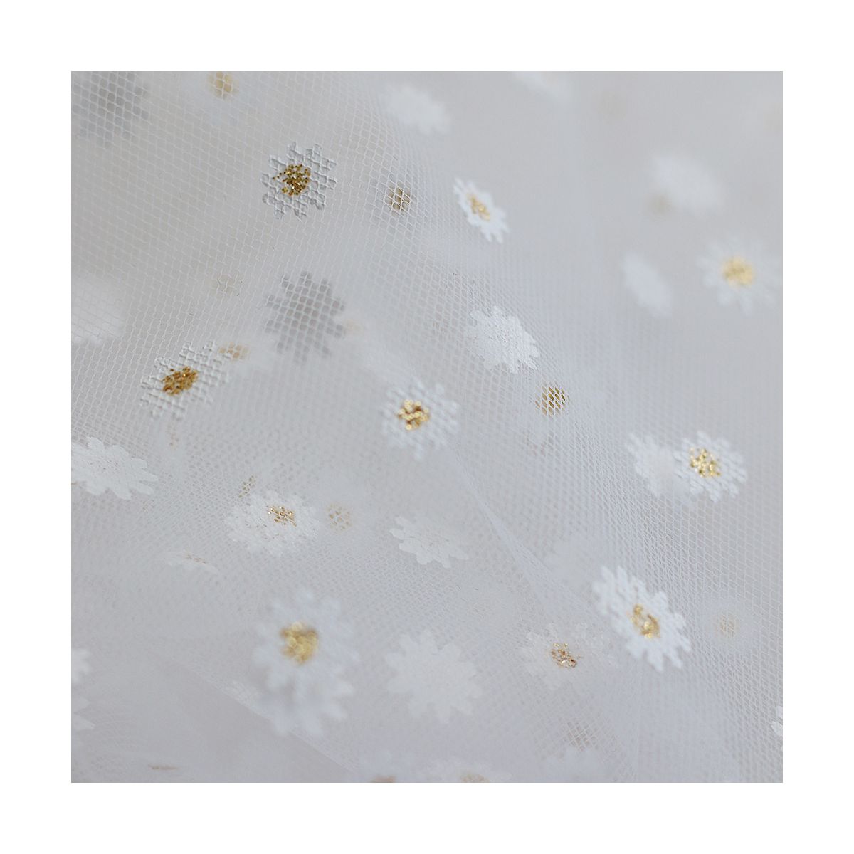 Tulle blanc petites marguerites dorées