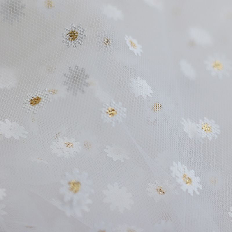 Tulle blanc petites marguerites dorées