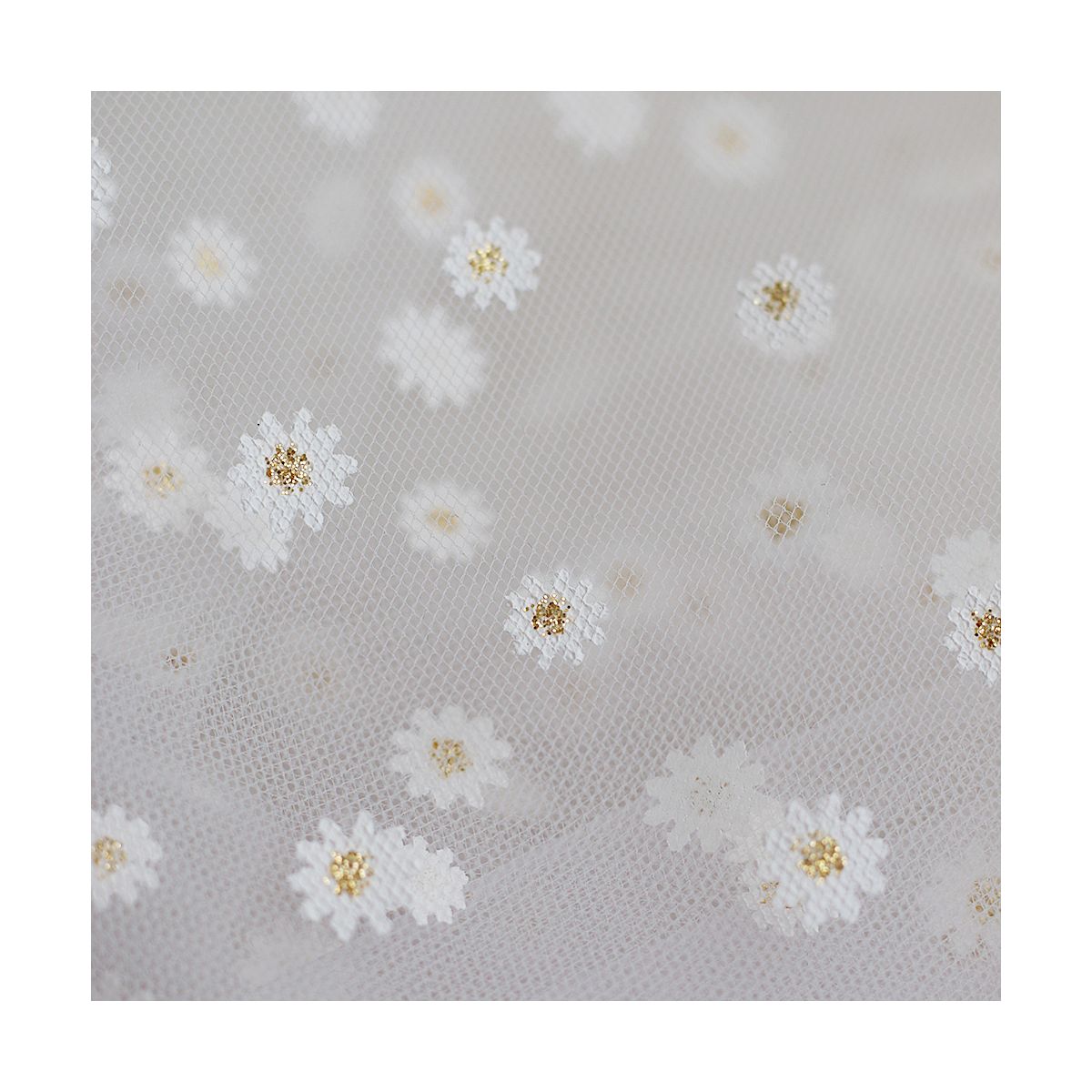 Tulle blanc petites marguerites dorées