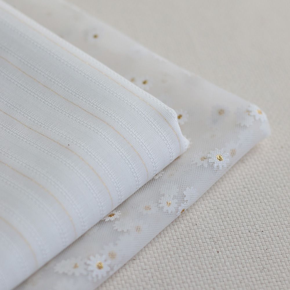 Tulle blanc petites marguerites dorées