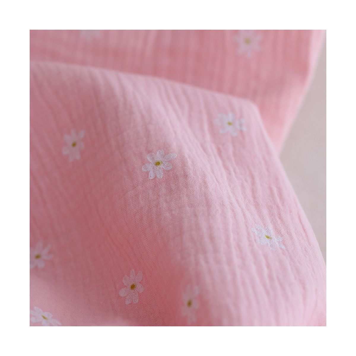 Daisy - Double gaze de coton marguerites fond rose Daisy - Double gaze de coton marguerites fond rose