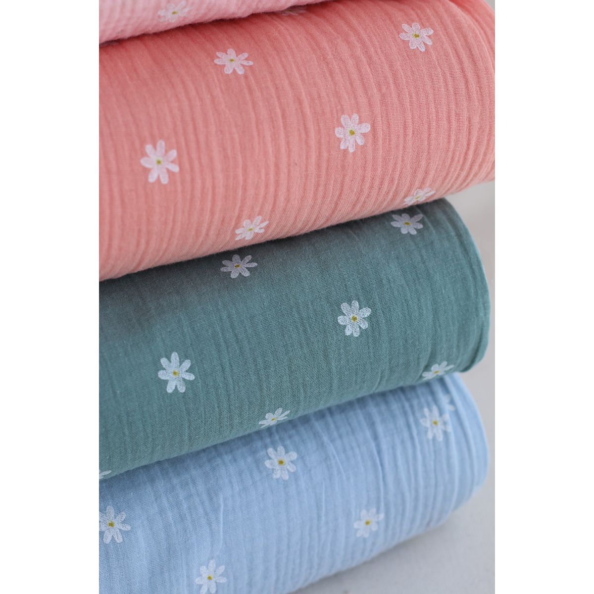 Daisy - Double gaze de coton marguerites fond corail Daisy - Double gaze de coton marguerites fond corail