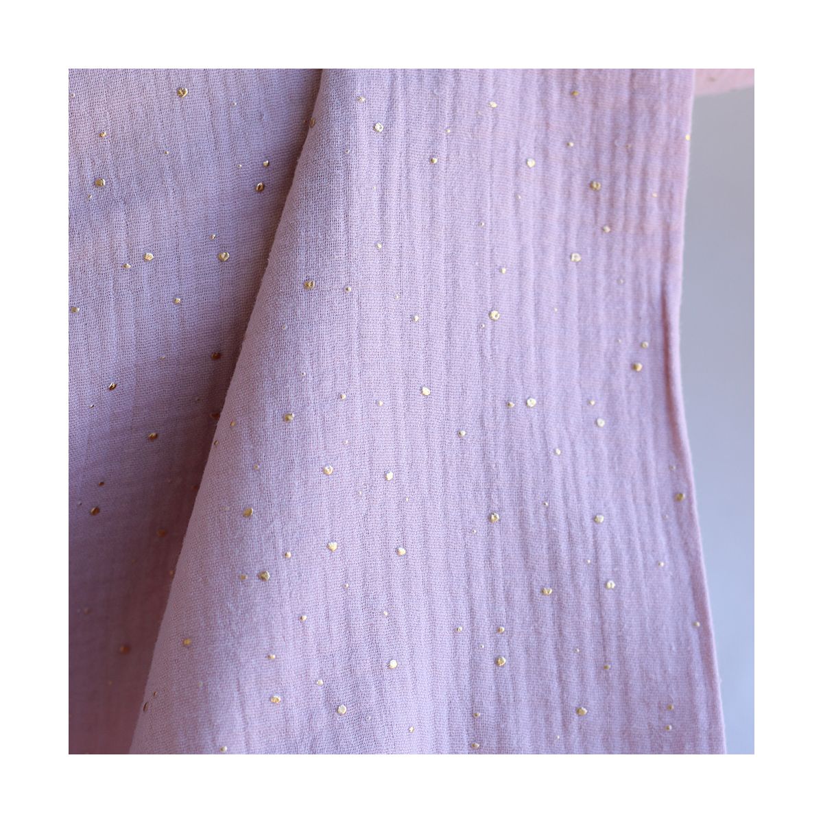 Double gaze de coton pois dorés fond vieux rose