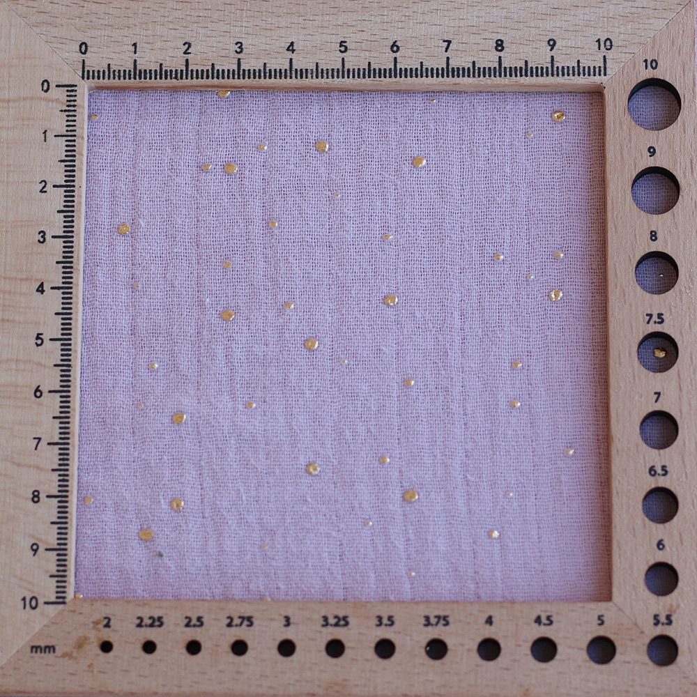 Double gaze de coton pois dorés fond vieux rose