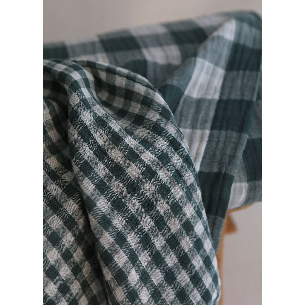 Double gaze de coton vichy réversible blanc / vert sapin