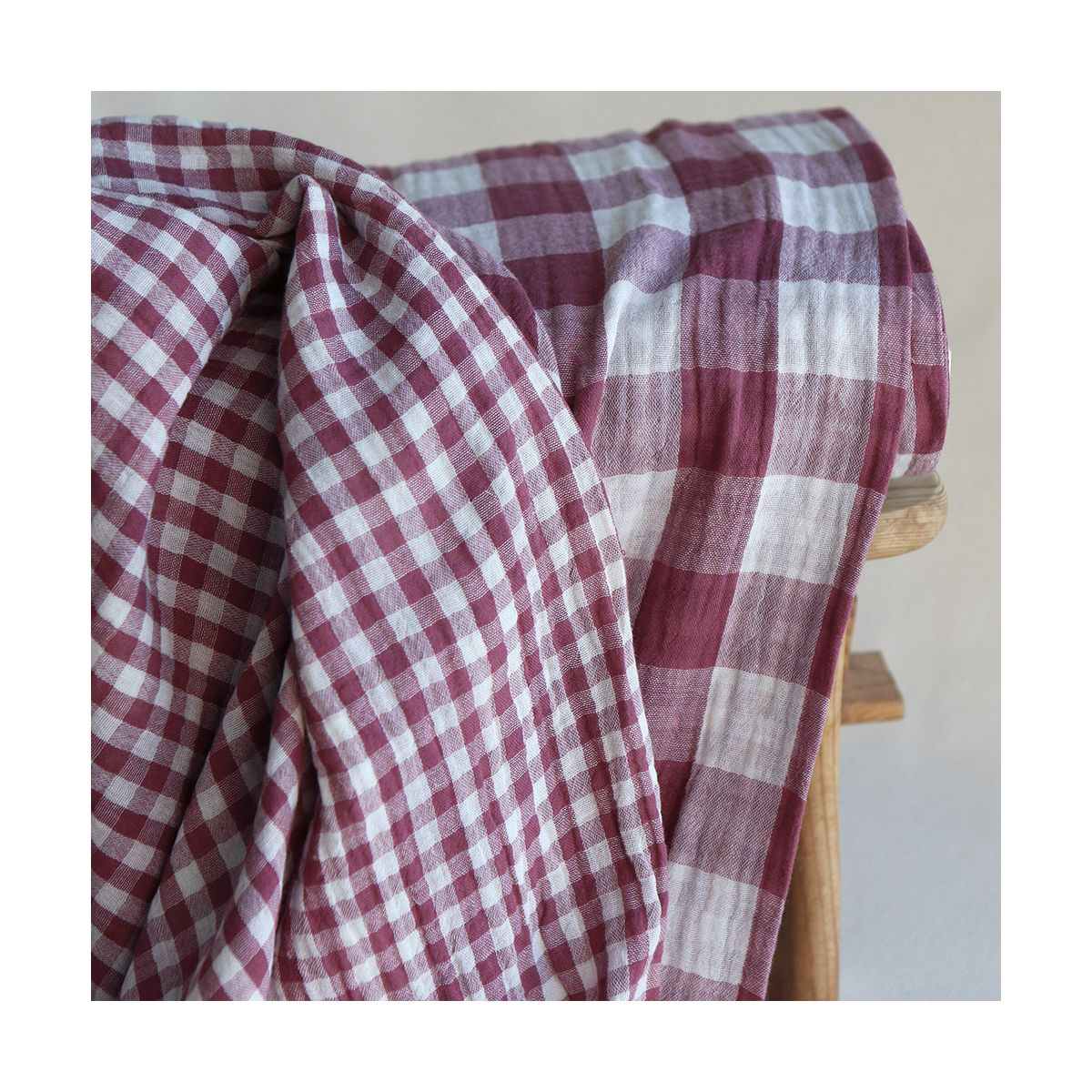 Double gaze de coton vichy réversible blanc / grège