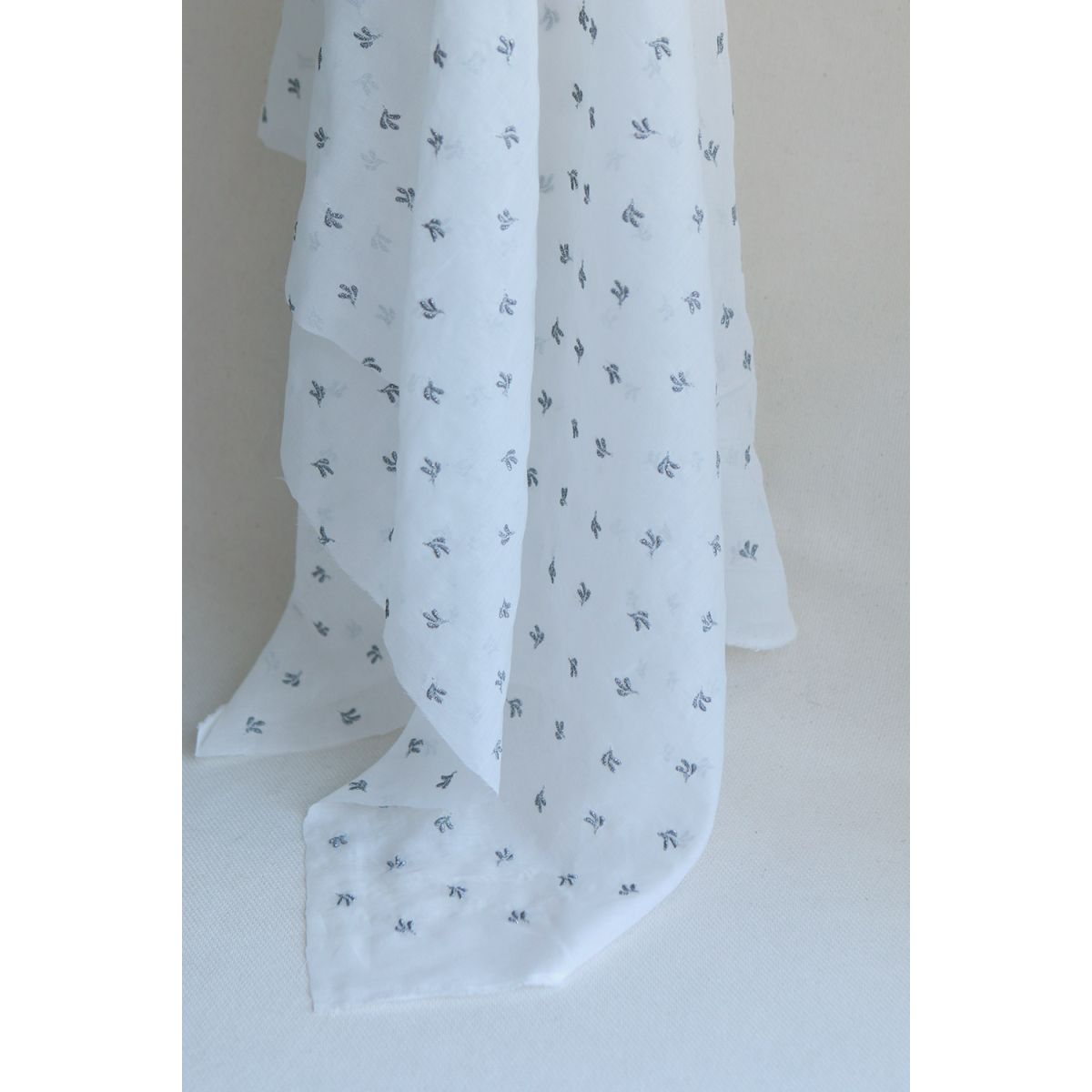 Claudia - Voile coton organique blanc brodé argenté Claudia - Voile coton organique blanc brodé argenté