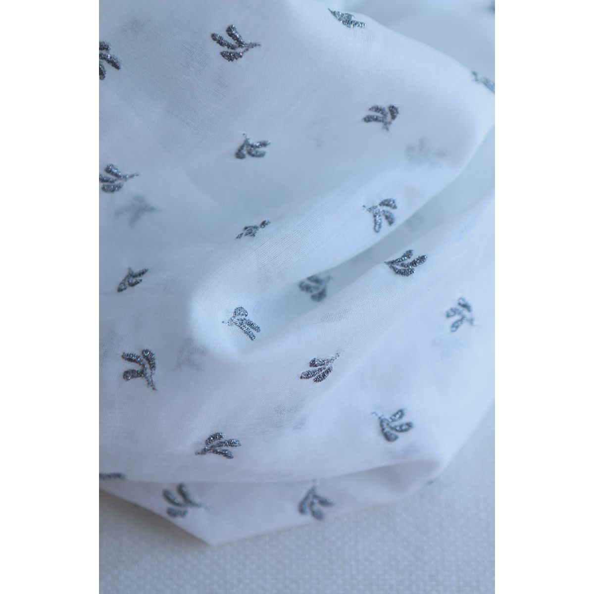 Claudia - Voile coton organique blanc brodé argenté Claudia - Voile coton organique blanc brodé argenté