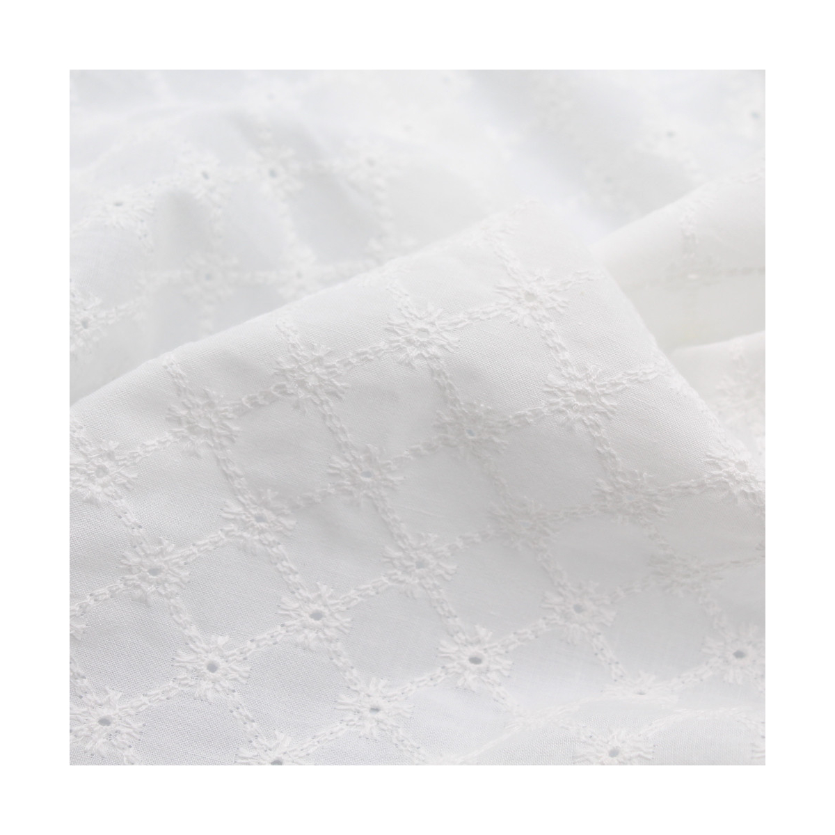 Broderie anglaise coton coloris ivoire Broderie anglaise coton coloris ivoire