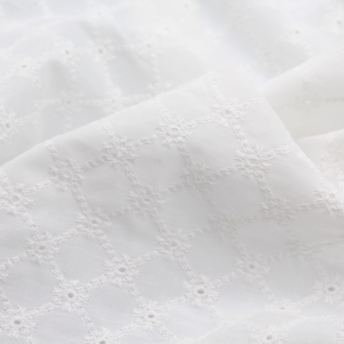 Broderie anglaise coton coloris ivoire