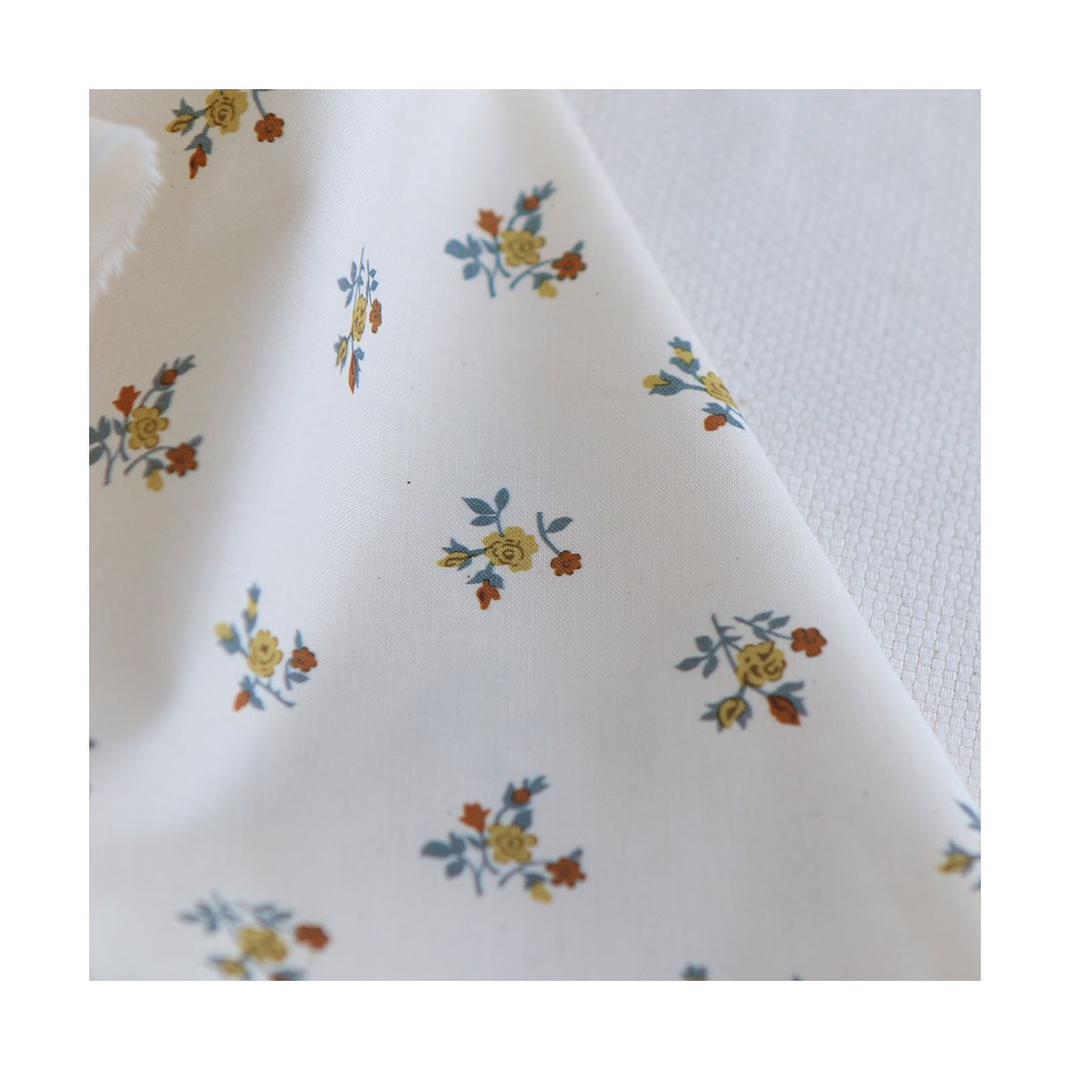 Celine - Popeline douce coton organique fond ivoire fleuri ocre / moutarde