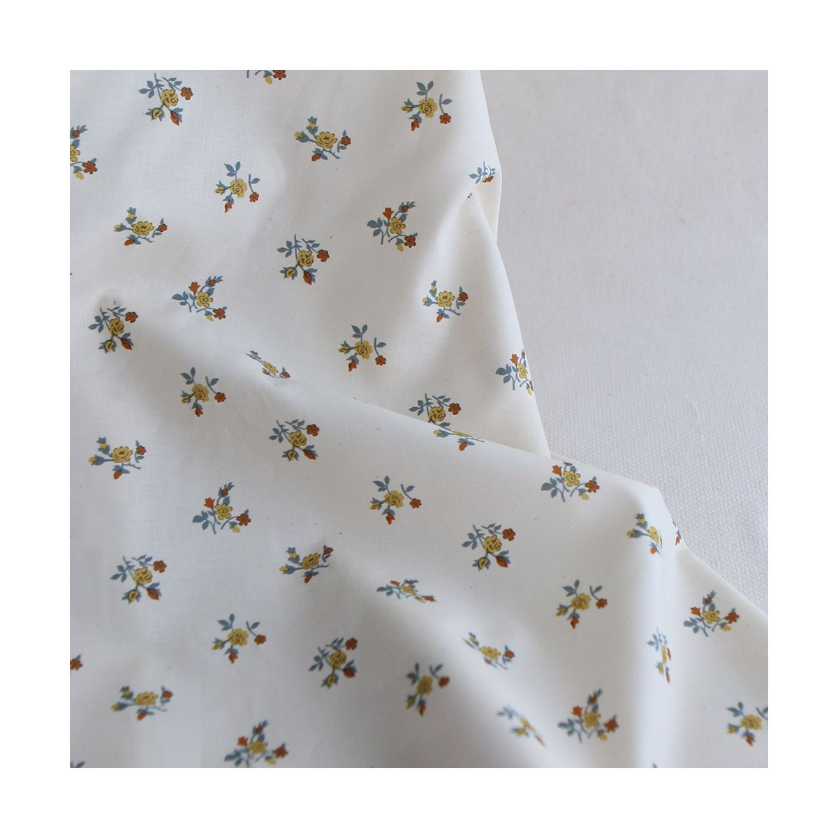 Celine - Popeline douce coton organique fond ivoire fleuri ocre / moutarde