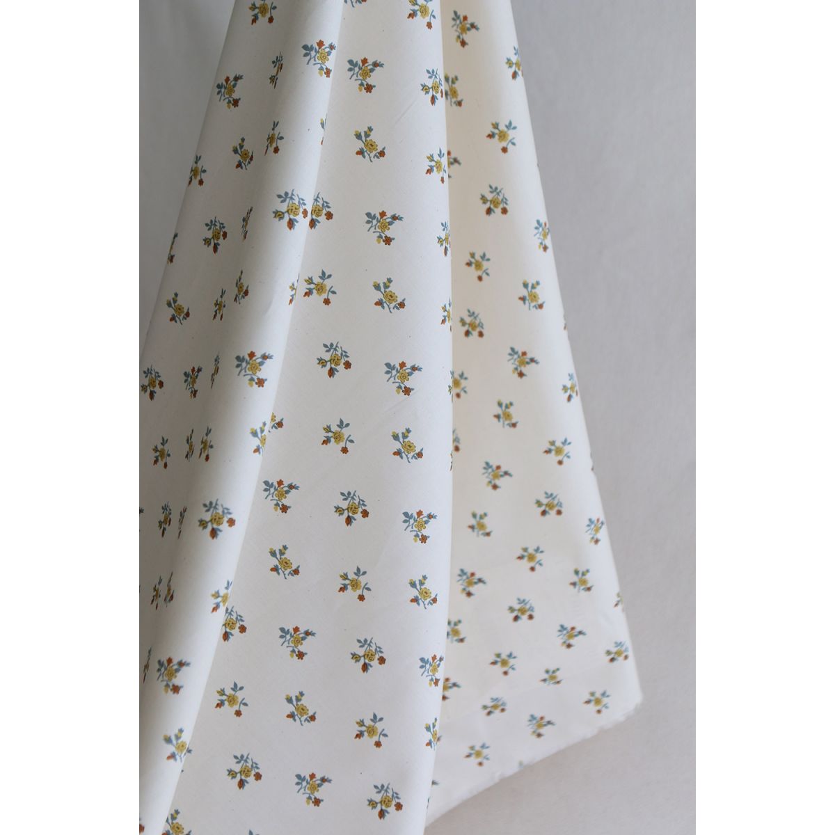 Celine - Popeline douce coton organique fond ivoire fleuri ocre / moutarde