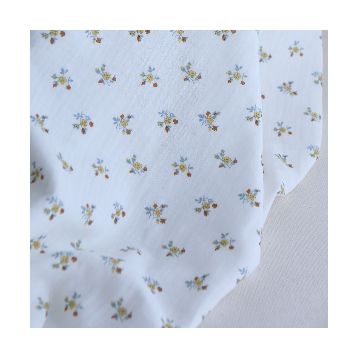 Celine - Double gaze de coton BIO blanc motif fleuri coloris ocre / moutarde